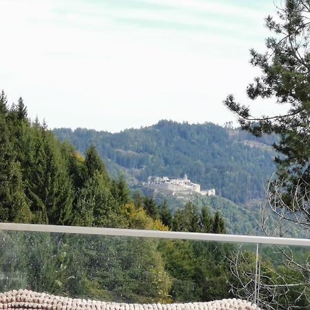 Haus Mit Traumhaften Ausblick فيلاخ الغرفة الصورة