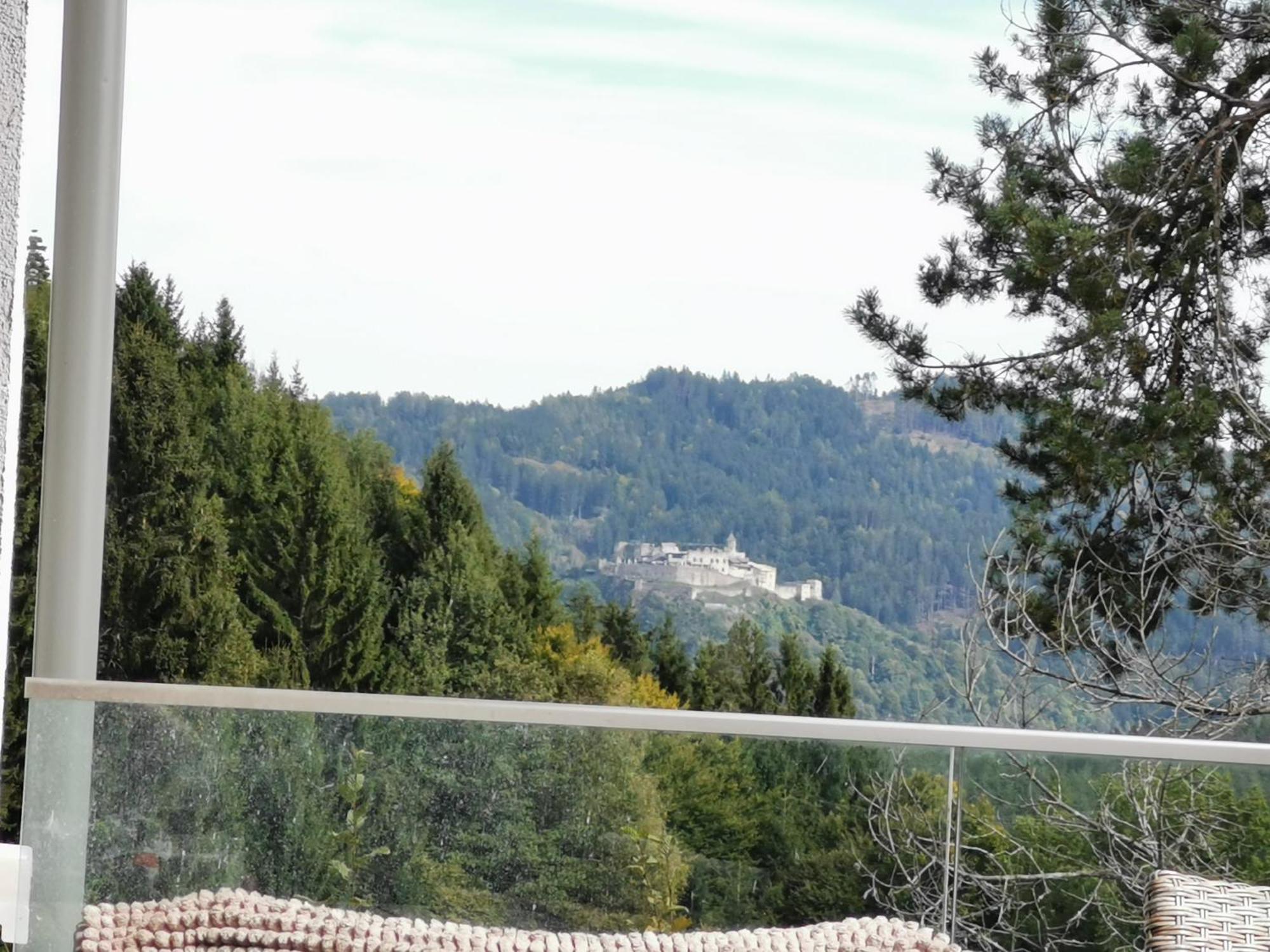 Haus Mit Traumhaften Ausblick فيلاخ الغرفة الصورة